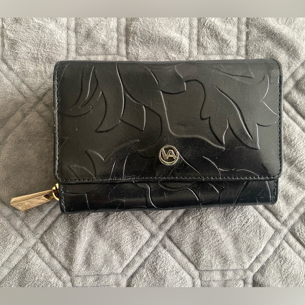 ITALIAN LEATHER VALENTINA Black Leaf Embossed Women's Zip Around Wallet Classic